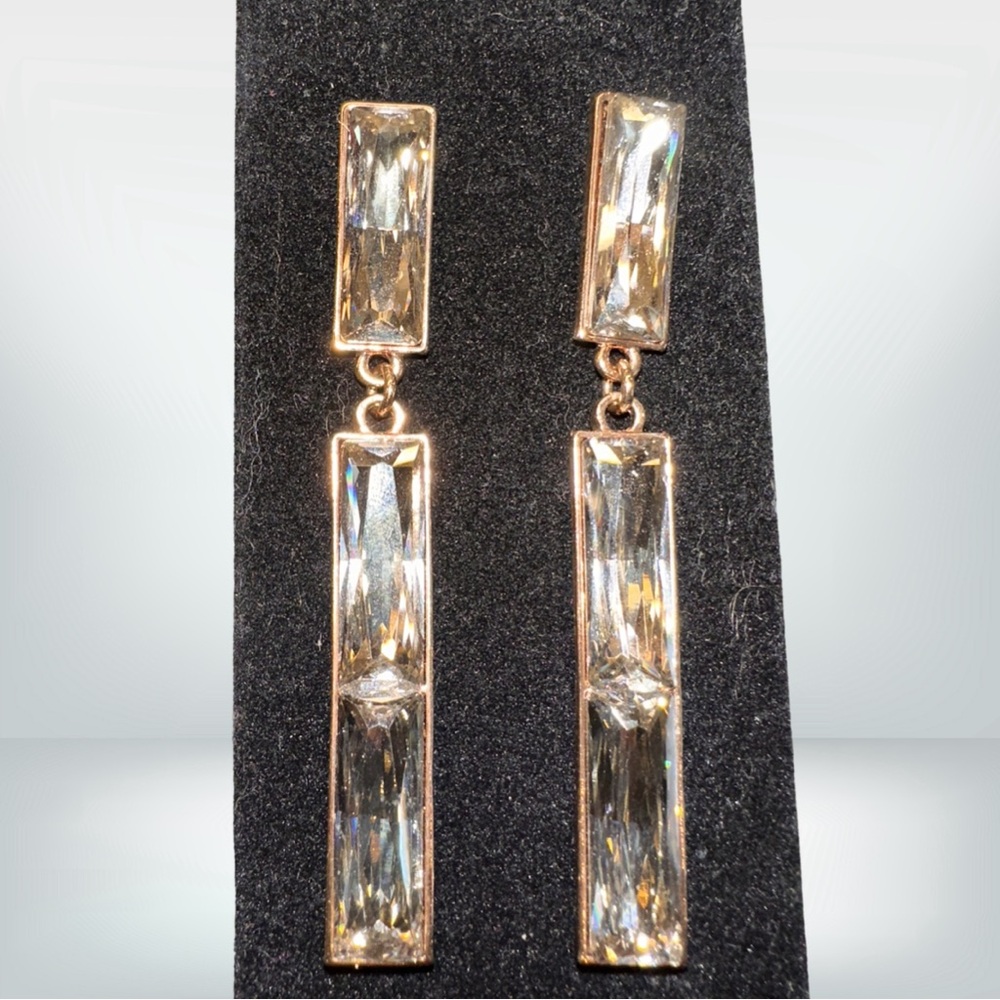 Swarofski Crystal Drop Earings Pierced NWOT